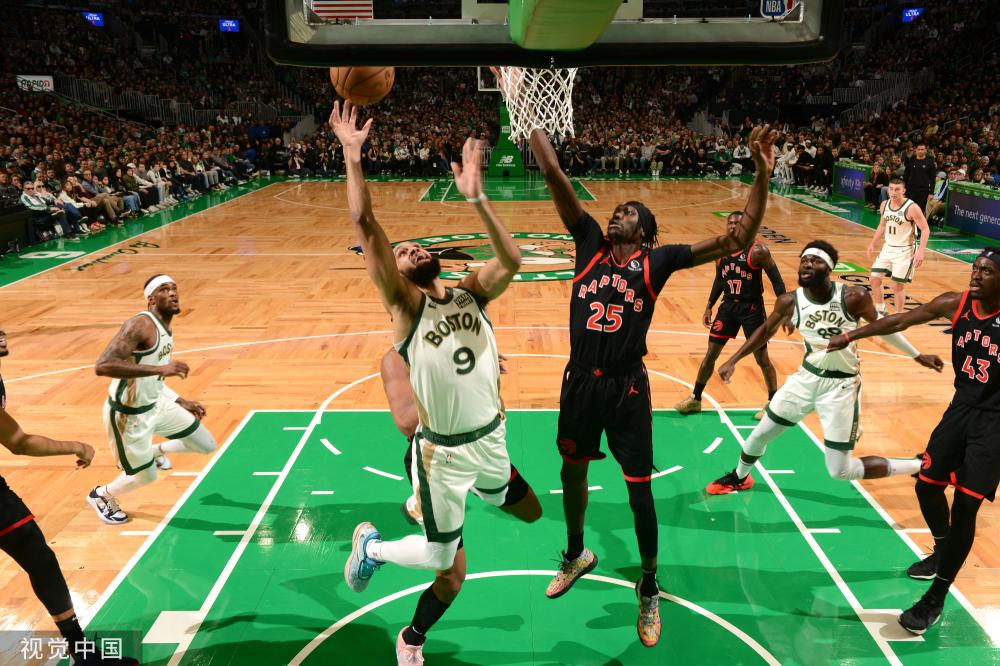 [图]特雷杨35+12布里奇斯31分 老鹰胜黄蜂收获4连胜.