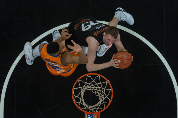 哀悼，马尔基尼奥斯妻子流产，此前两人已育有三个孩子.